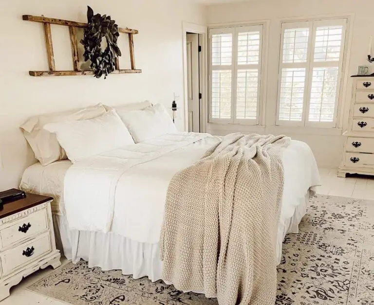 7+ Beige Farmhouse Bedroom Ideas That Prove It’s the Ultimate Cozy Color