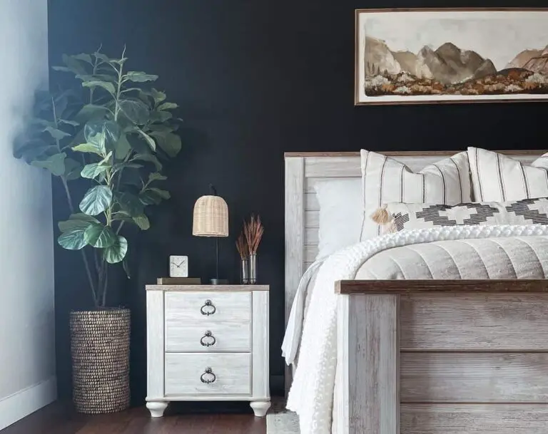7+ Trendy Farmhouse Bedroom Ideas for Stylish Above Bed Decor