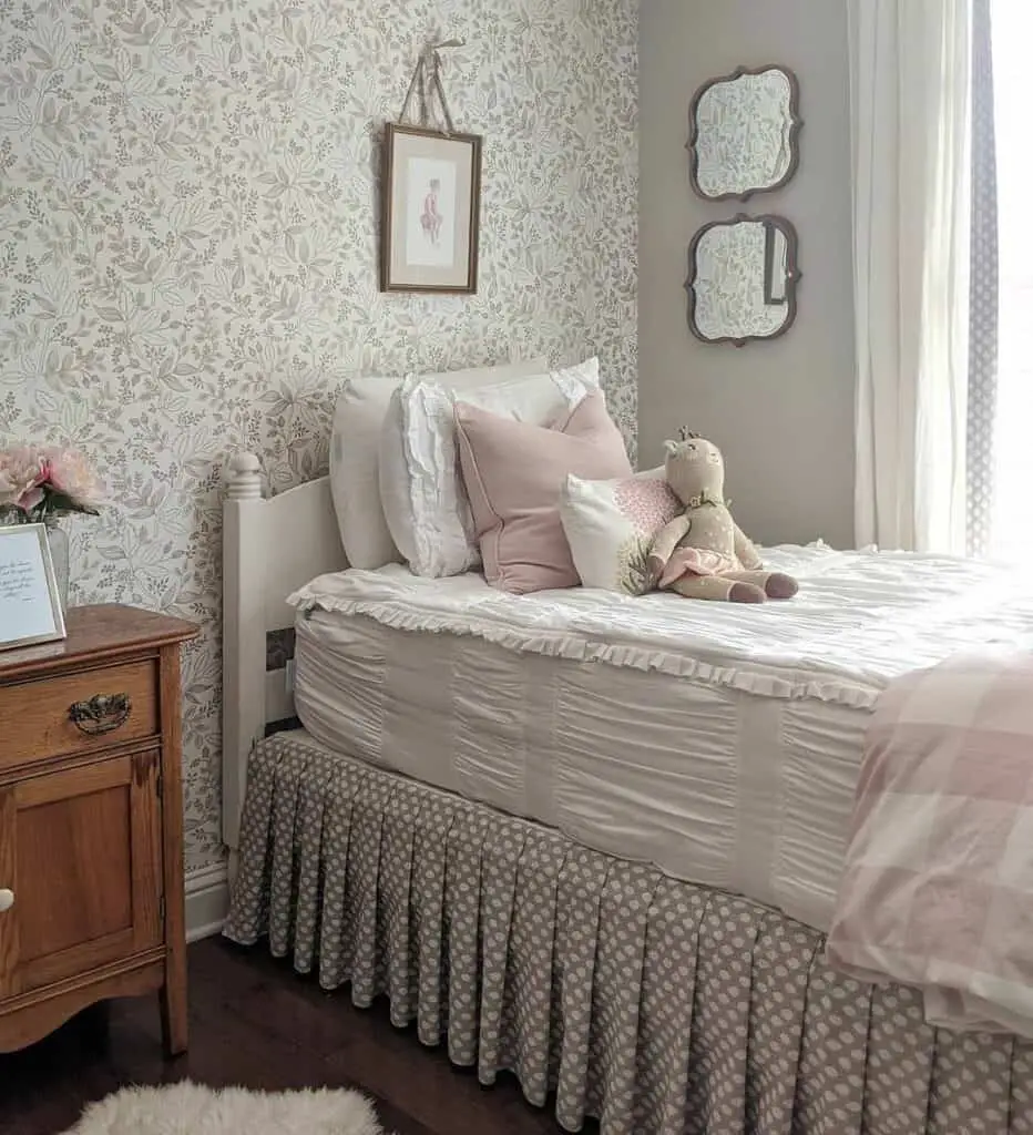 Floral and Frilly Decor for Children's Bedroom
