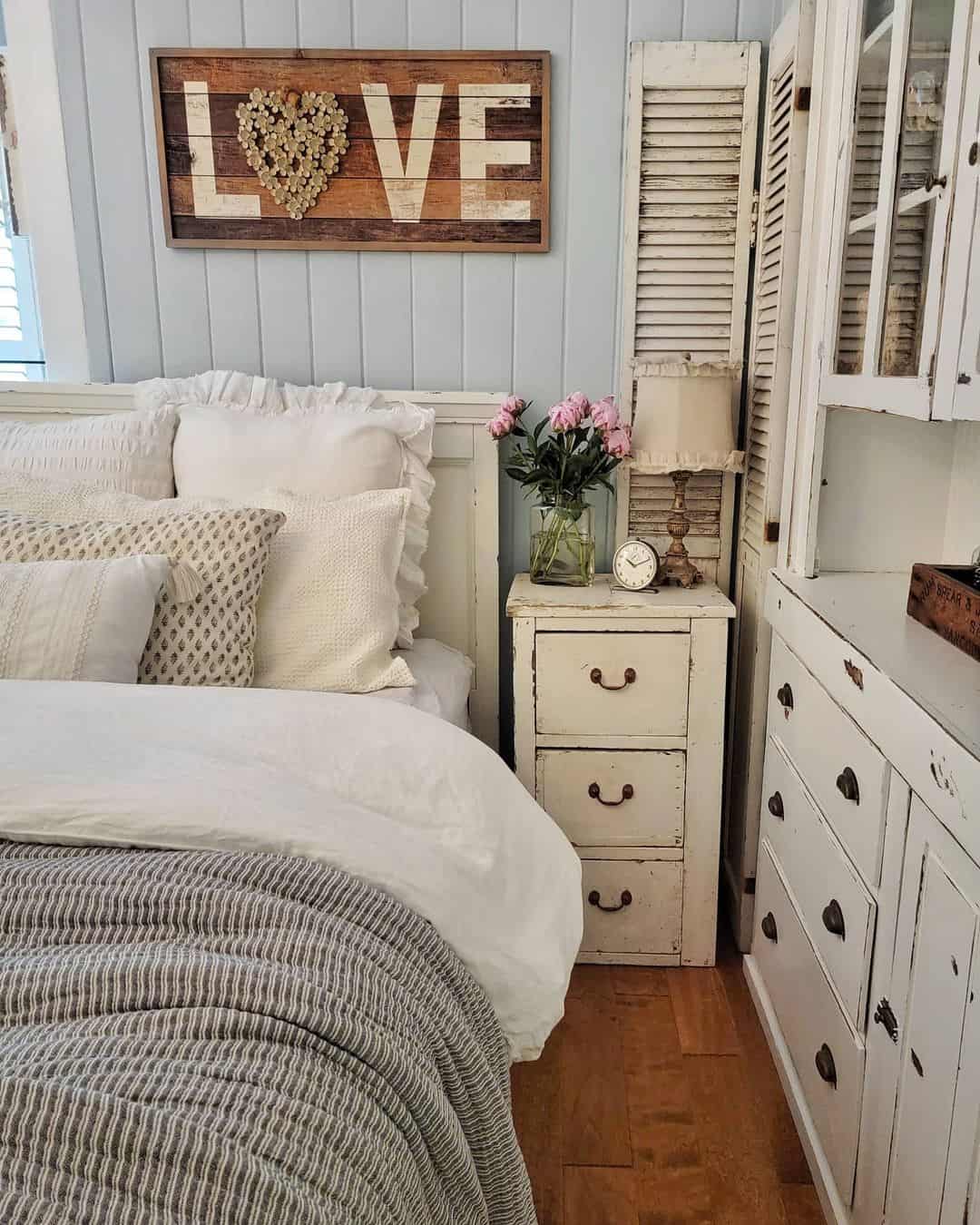Vintage-inspired Farmhouse Bedroom