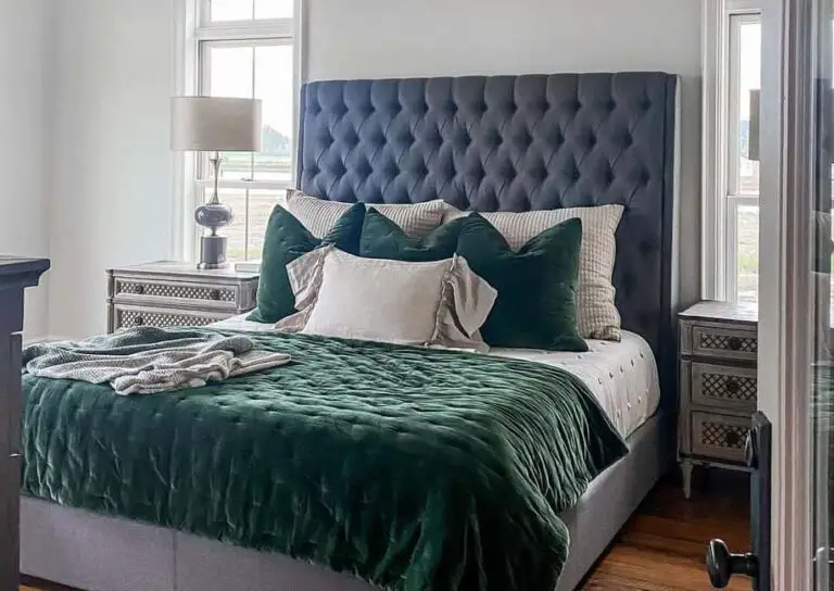 7+ Effortlessly Elegant Gray Farmhouse Bedroom Ideas