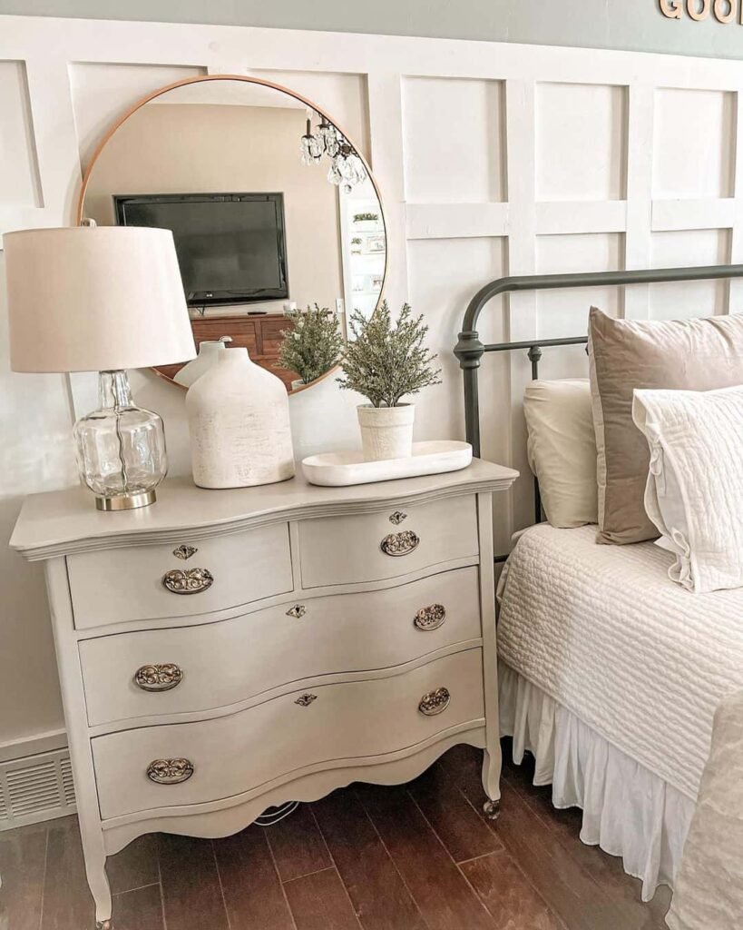 23+ Striking Wainscoting Accent Wall Ideas for Texture Lovers