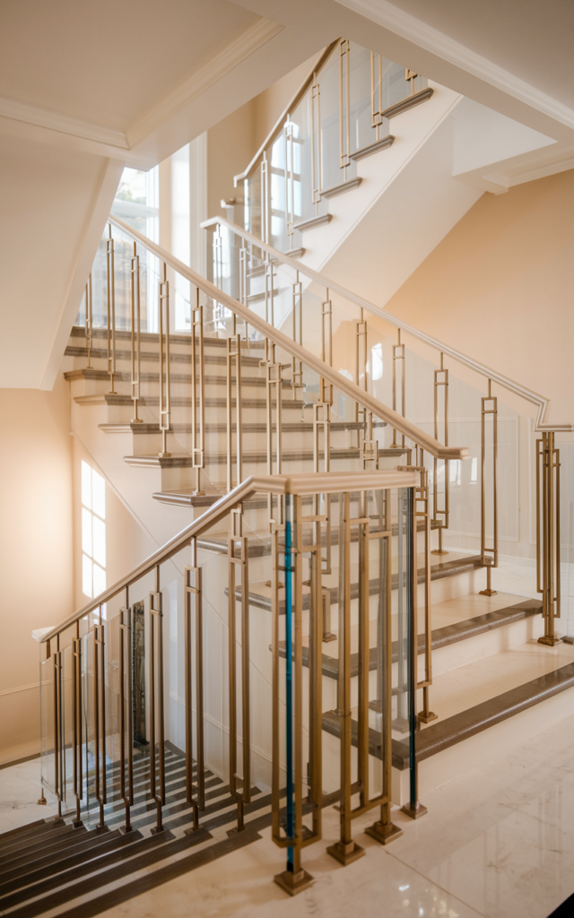 Frame Glass with Slim Brass Details