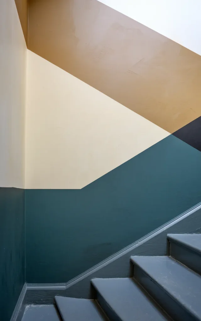 Create a Two-Tone Paint Effect Along the Stair Line