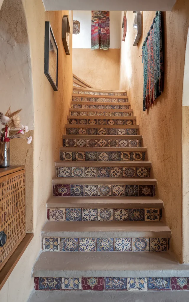 Add patterned Moroccan tiles for a bold entrance 🌿